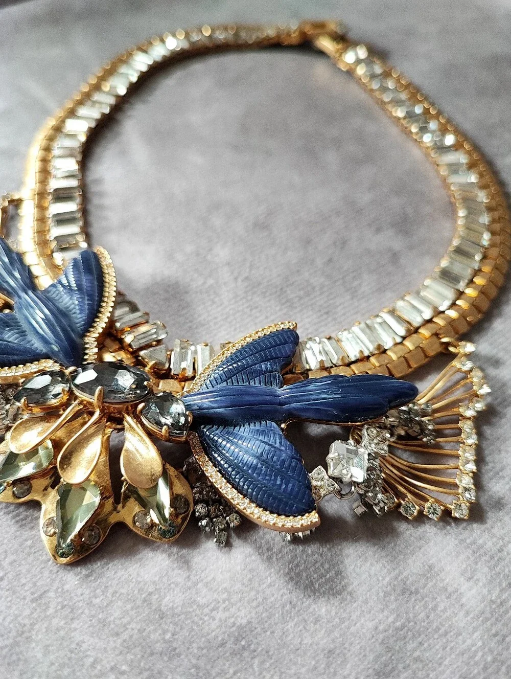 Stella • Dot Blue Marbled Molded Lucite Swallows Bluebirds Of Happiness Necklace